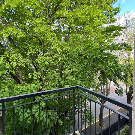 2 Pieces Standing Entre Disneyland Et Paris Neuilly-Plaisance Luaran gambar