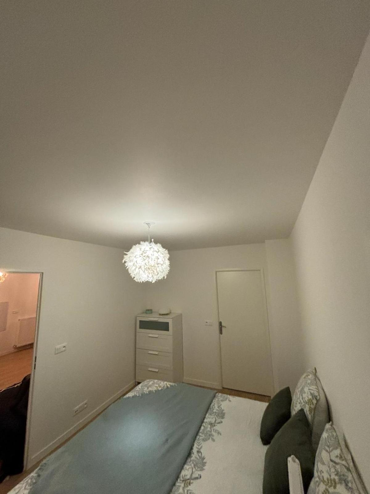 2 Pieces Standing Entre Disneyland Et Paris Neuilly-Plaisance Luaran gambar