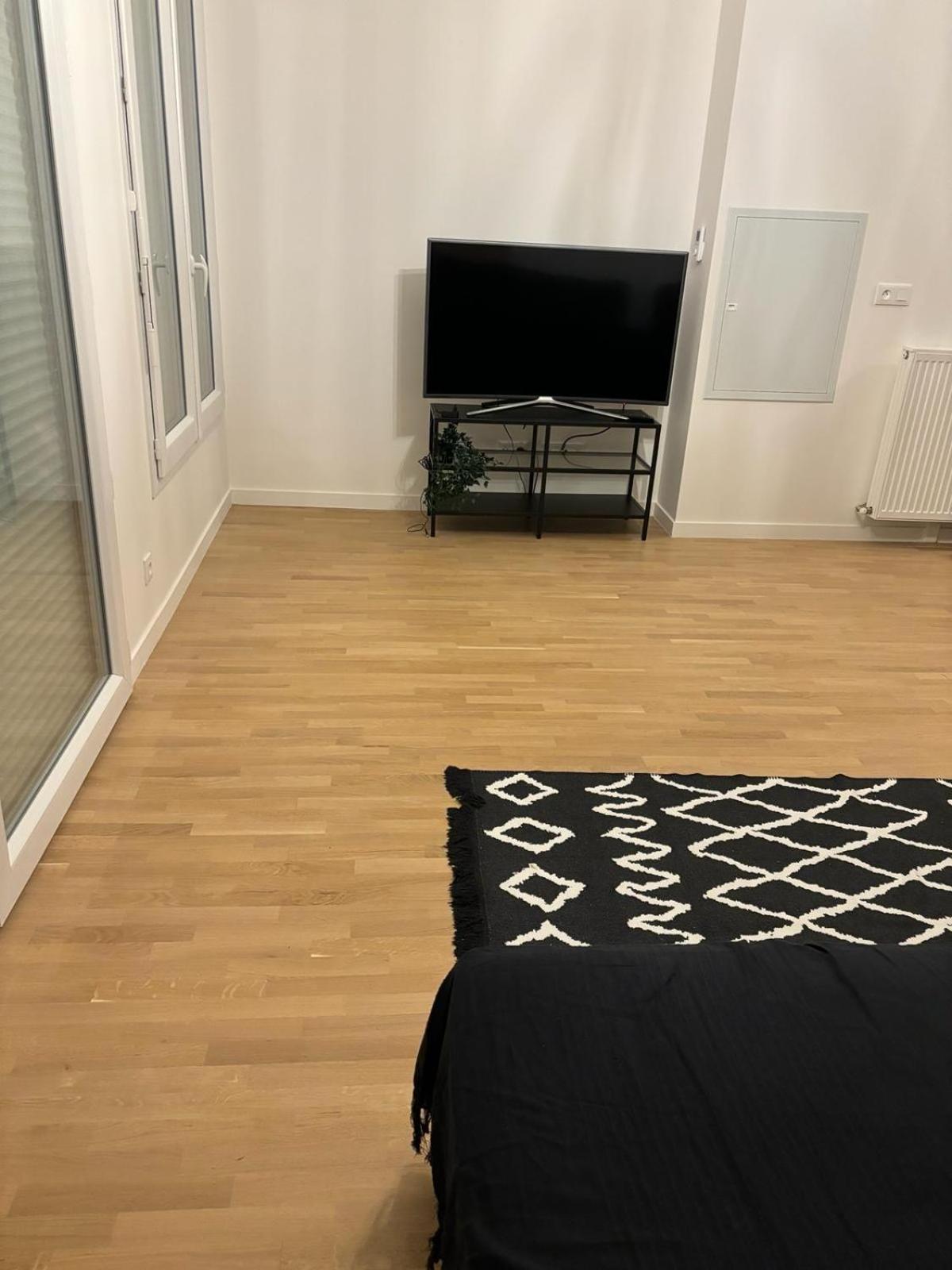 2 Pieces Standing Entre Disneyland Et Paris Neuilly-Plaisance Luaran gambar
