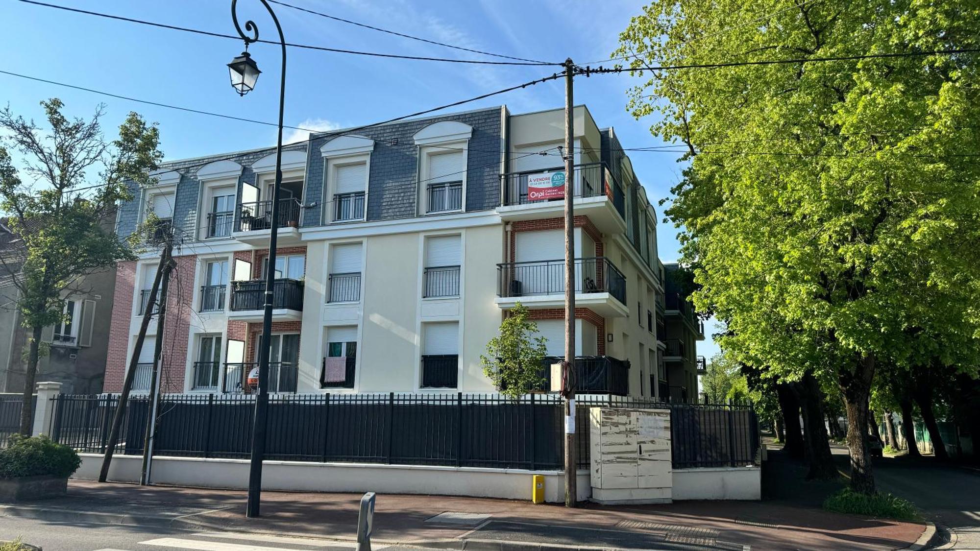 2 Pieces Standing Entre Disneyland Et Paris Neuilly-Plaisance Luaran gambar